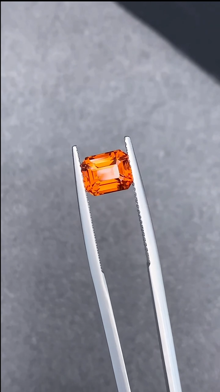 【闪购商品】石榴石无未镶嵌3.03.克拉