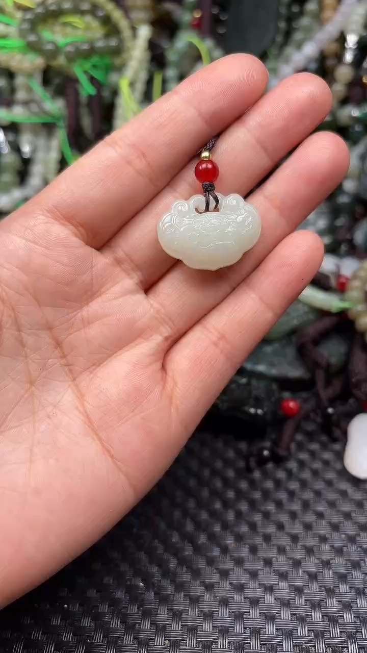 和田玉未镶嵌颈饰1