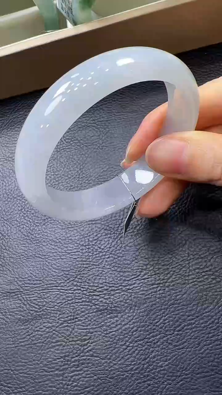 未镶嵌手镯翡翠手镯