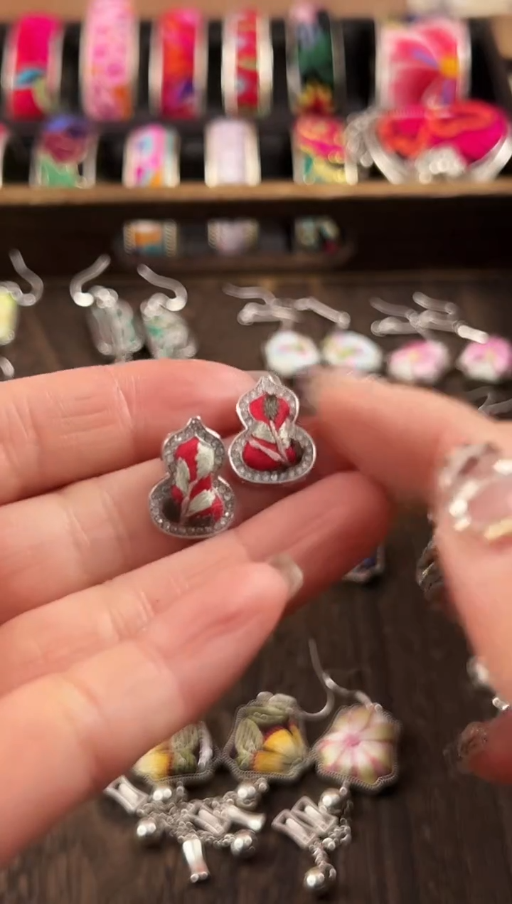 【闪购商品】织绣民族风老绣饰品566