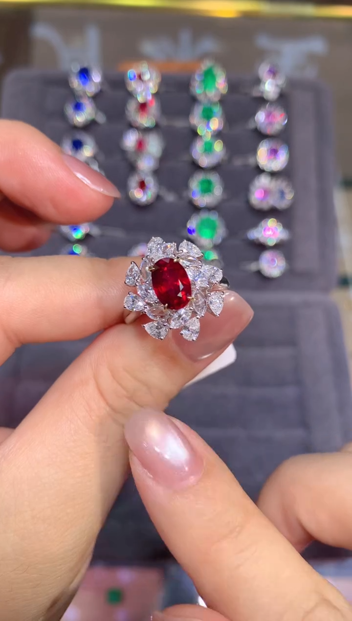 18K金镶嵌戒指红宝石2.02CT