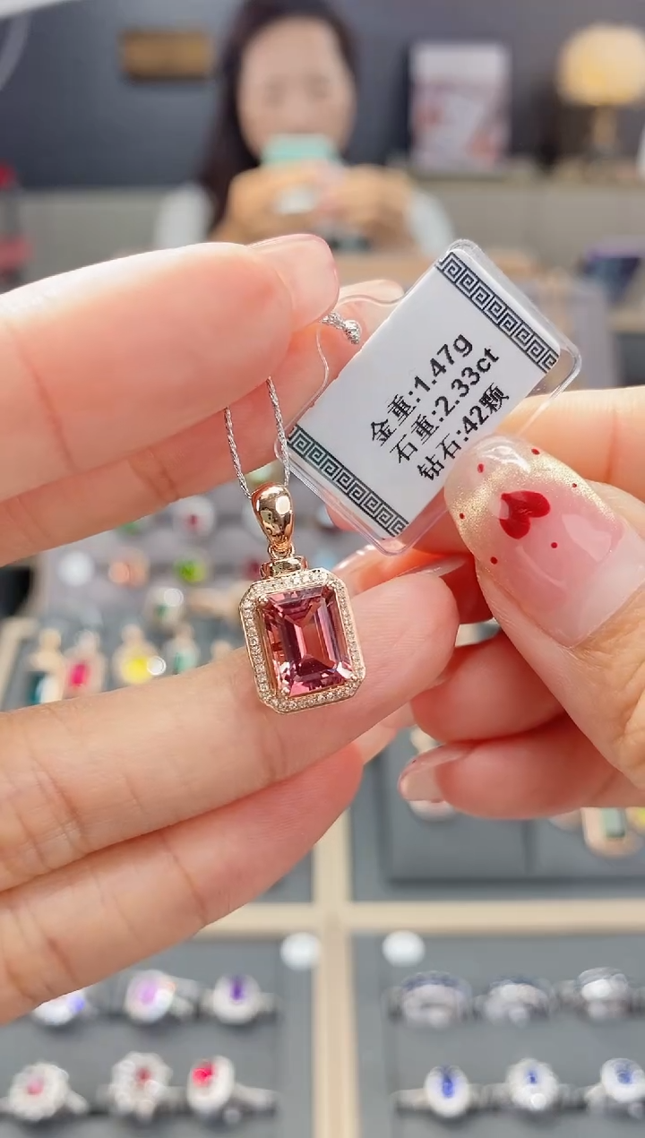 【闪购商品】18K金镶嵌颈饰碧玺2.33  