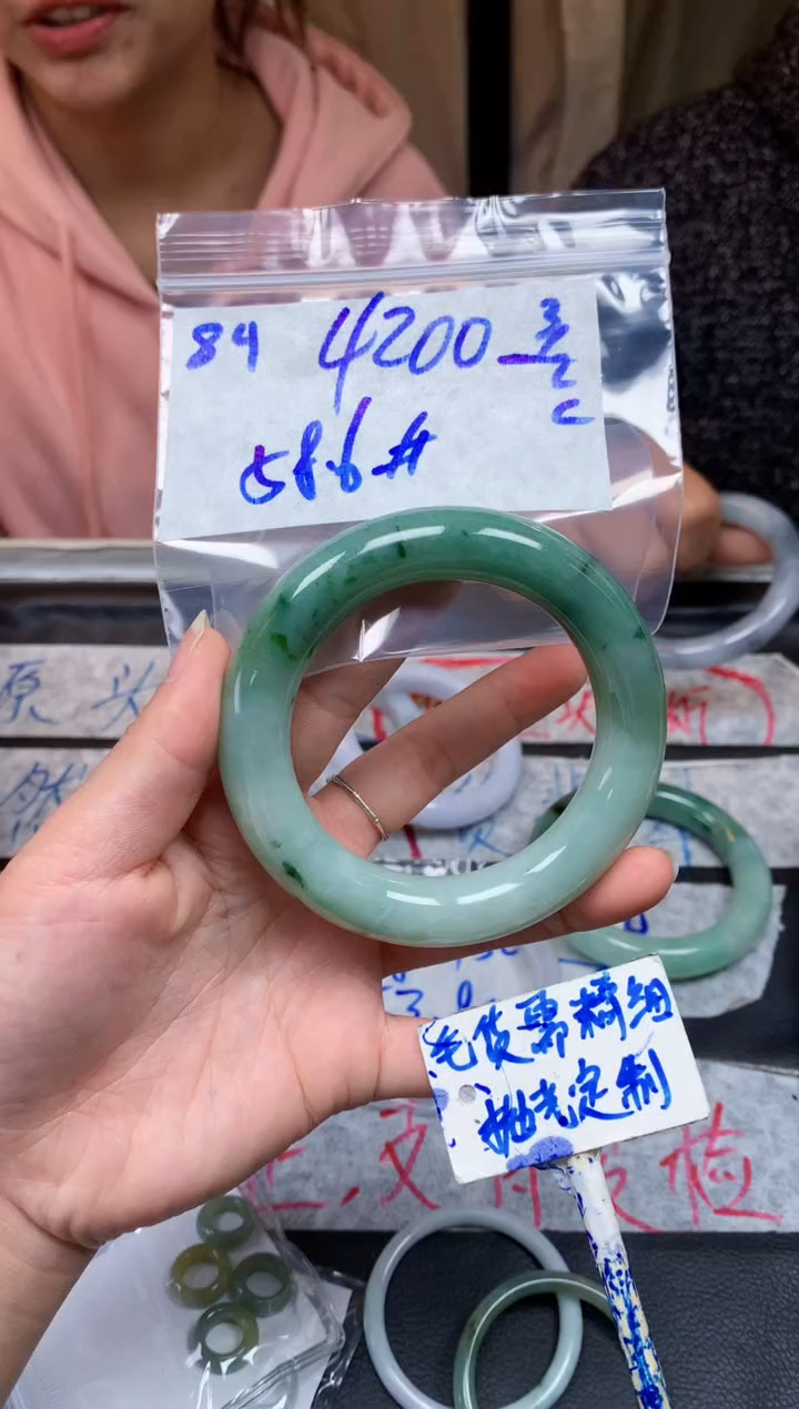【闪购商品】定制翡翠未镶嵌84毛货需精细抛光手镯多样性拍一发一