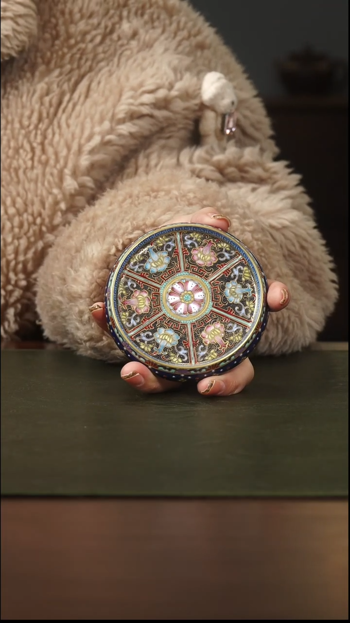 侯峰景泰蓝盖置1