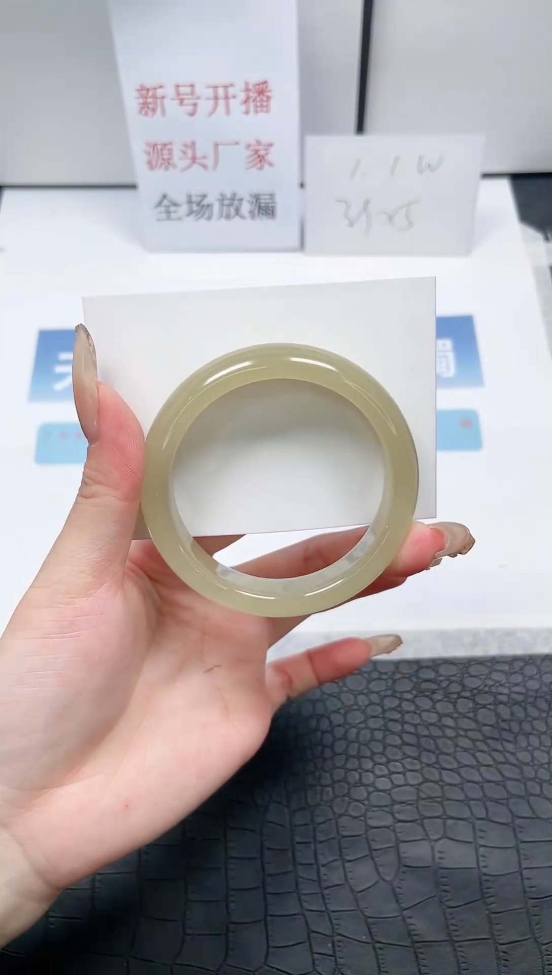 【闪购商品】石英质玉手镯未镶嵌Z81-56.8