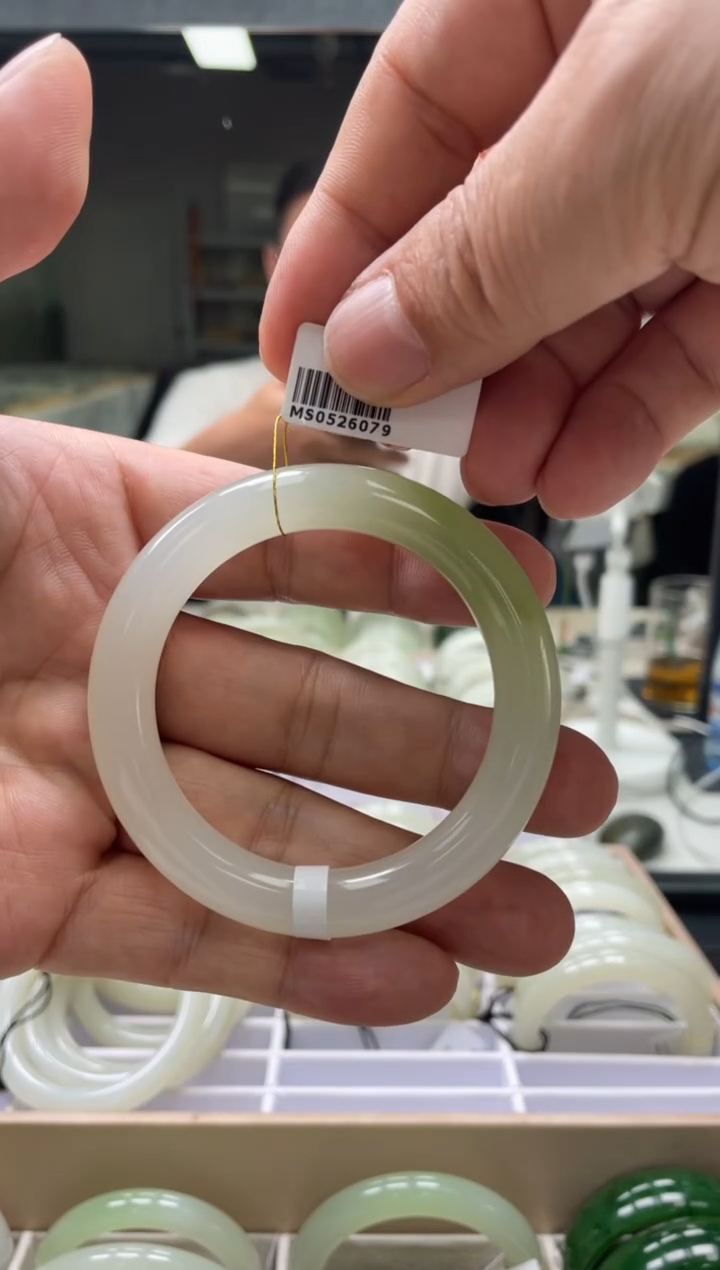 【闪购商品】和田玉手镯未镶嵌编码6079 圈口52-54