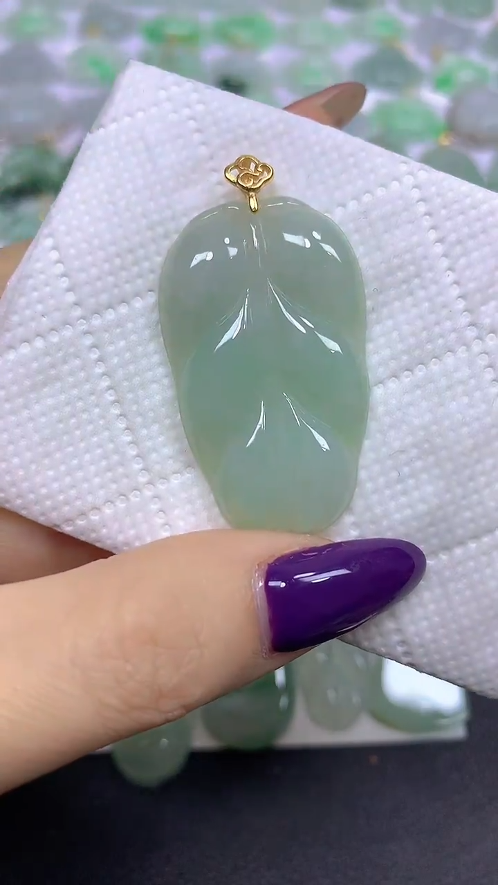 颈饰未镶嵌翡翠 