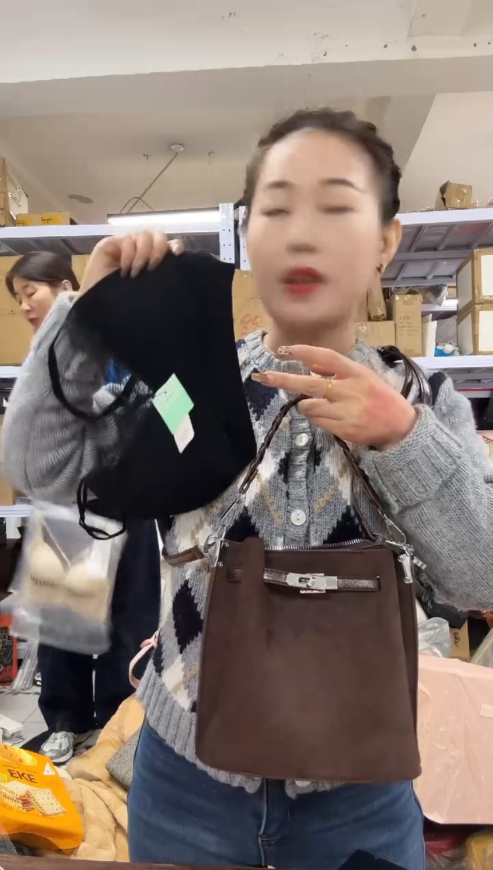 PU上车啦 宝宝们抓紧时间去下方链接拍吧发两件美背琪多姿