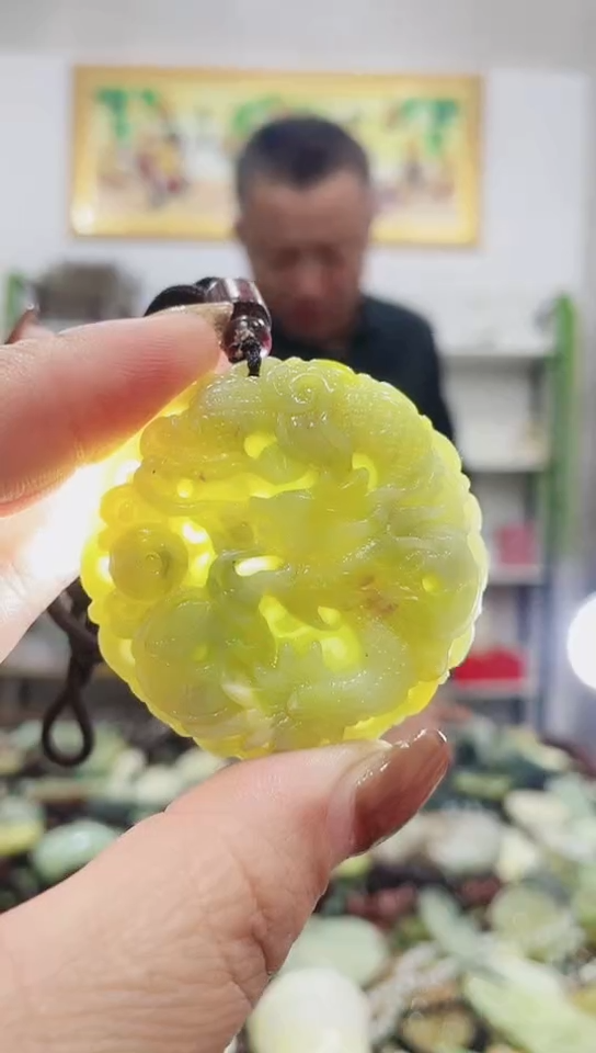 未镶嵌蛇纹石玉吊坠    