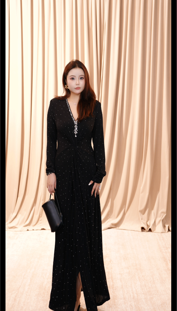 星云里微胖服饰｜戴安娜｜微胖轻奢显瘦藏肉立裁连衣裙