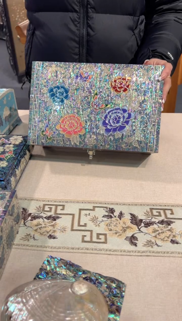 【闪购商品】紫底全满螺·弘贝雅螺钿漆器文化馆