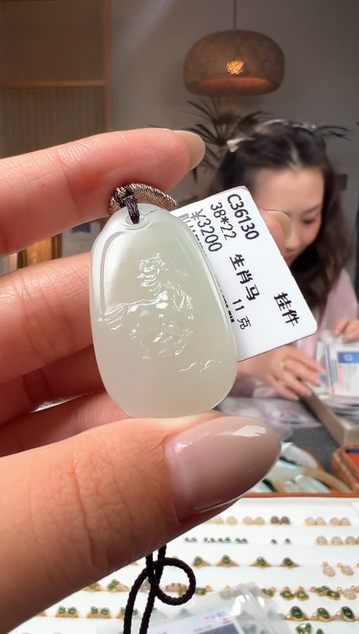 和田玉未镶嵌颈饰于田料吊坠  马  C36130