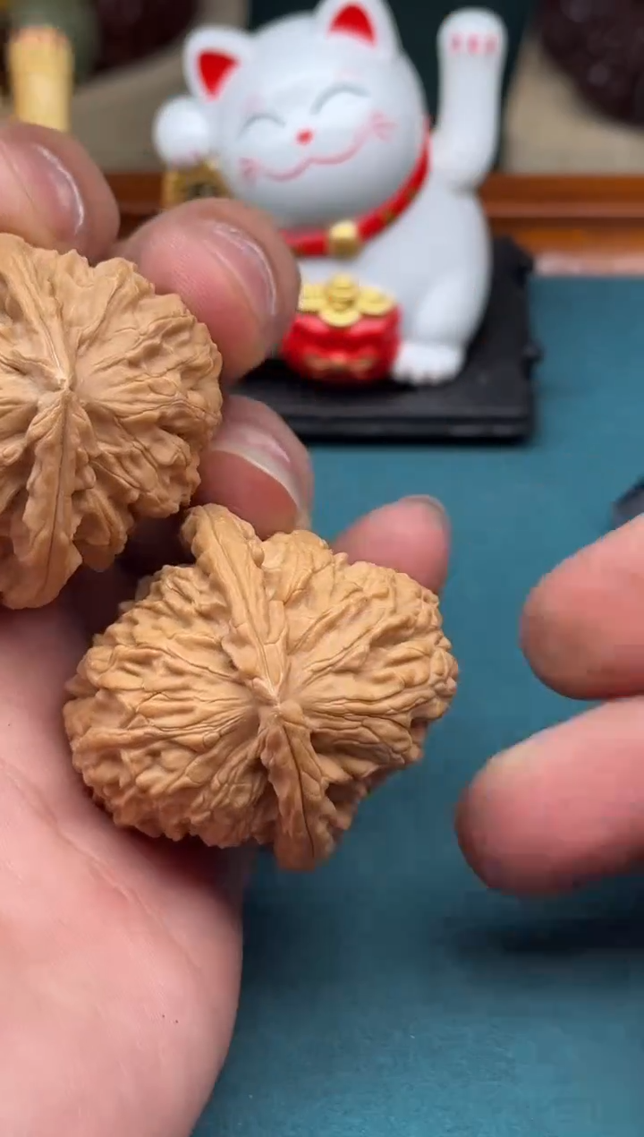 【闪购商品】文玩核桃吊坠三角白003