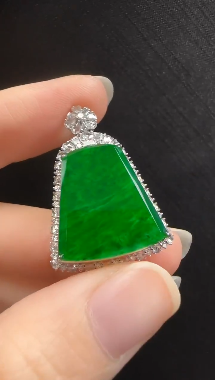 颈饰18K金镶嵌翡翠623无事牌一个