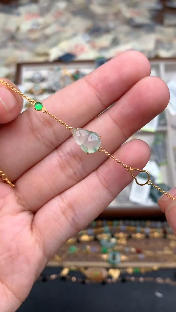 18K金镶嵌挂件翡翠一