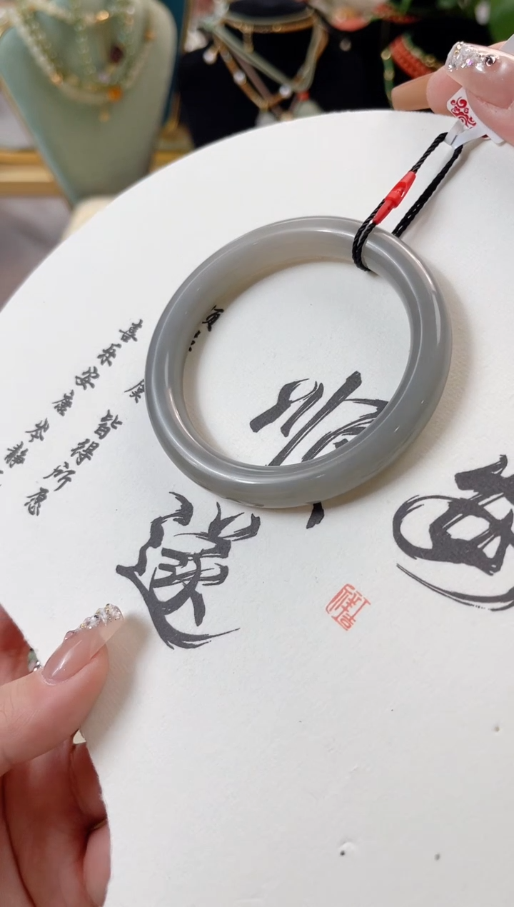 【闪购商品】和田玉手镯未镶嵌59mm 微瑕 需包容cs