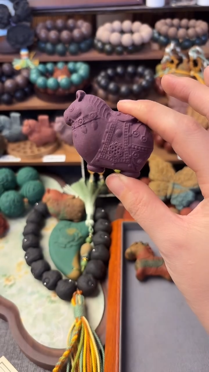 泥塑二苏玉兰富贵马一个