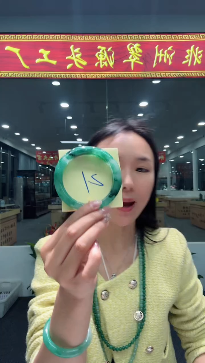 【闪购商品】石英质玉手镯未镶嵌天然A货 非洲翠 手镯（单品）