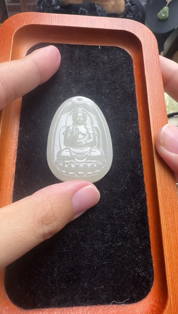 颈饰未镶嵌和田玉岐****生生肖35金猪