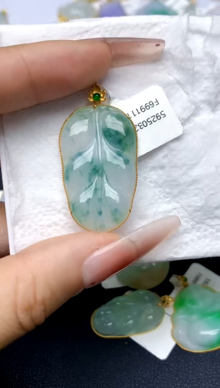 翡翠18K金镶嵌颈饰天然A货翡翠