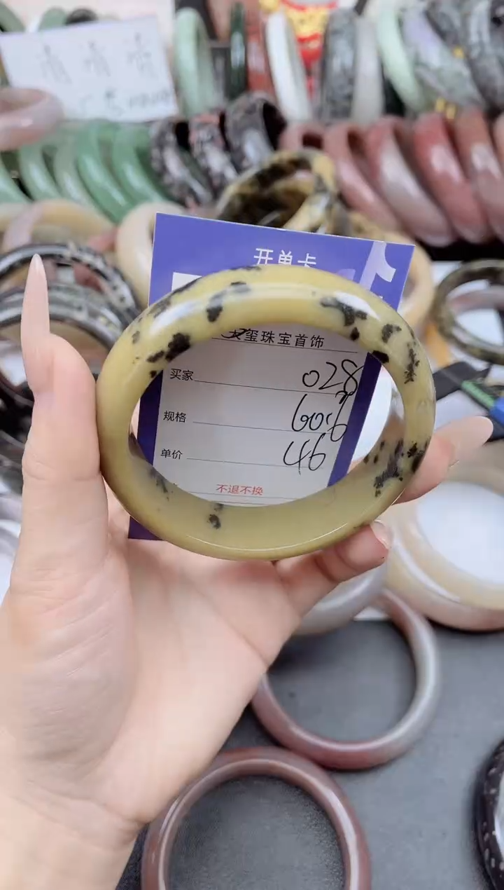 未镶嵌手镯石英质玉028