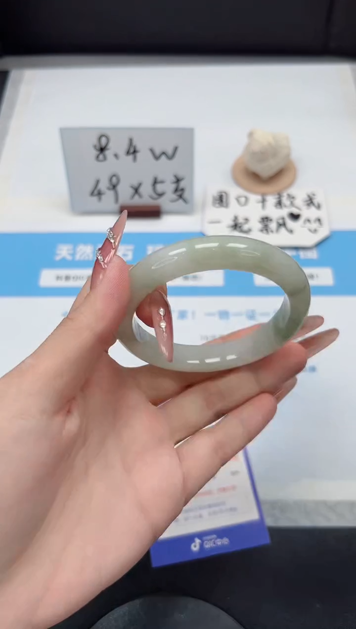 【闪购商品】石英质玉手镯未镶嵌424/57.1飘花