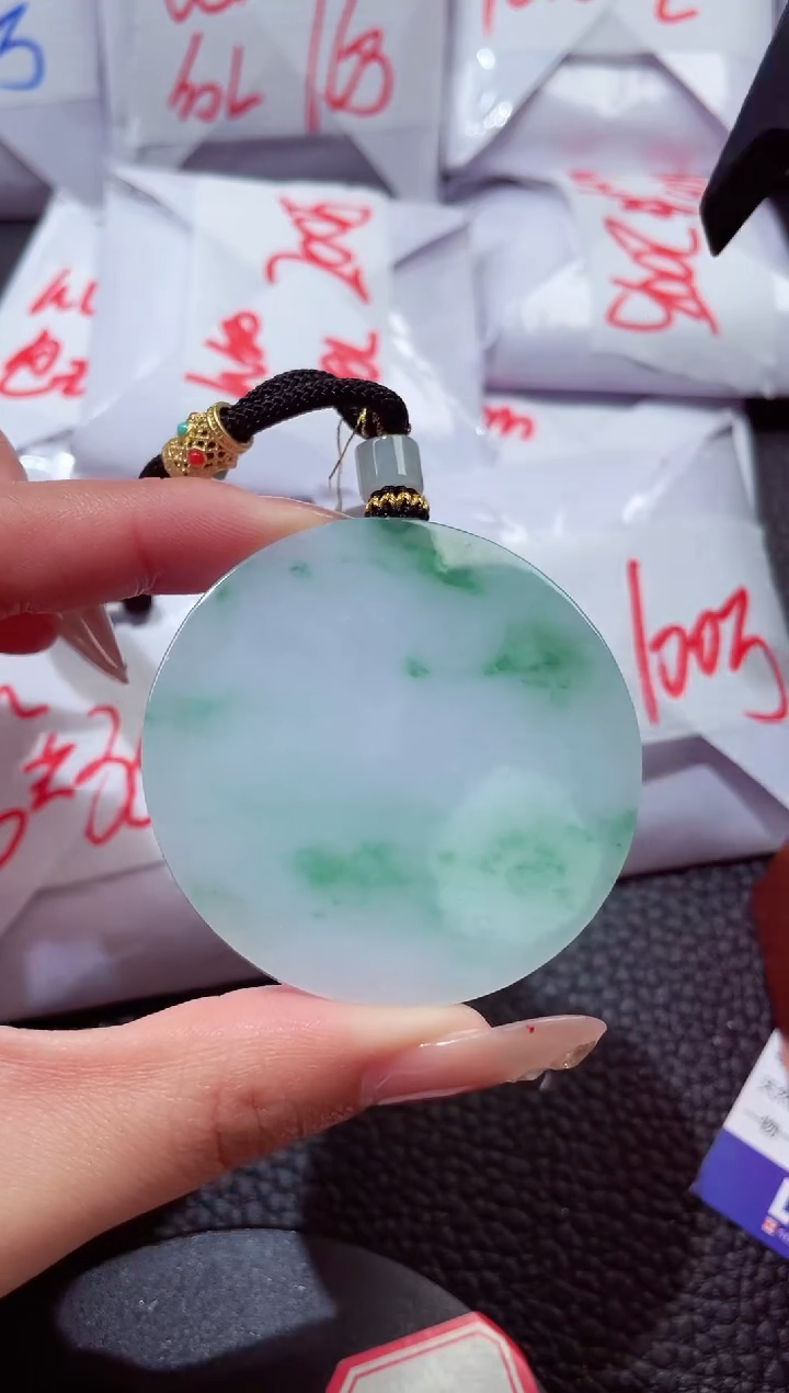 颈饰未镶嵌翡翠20260104