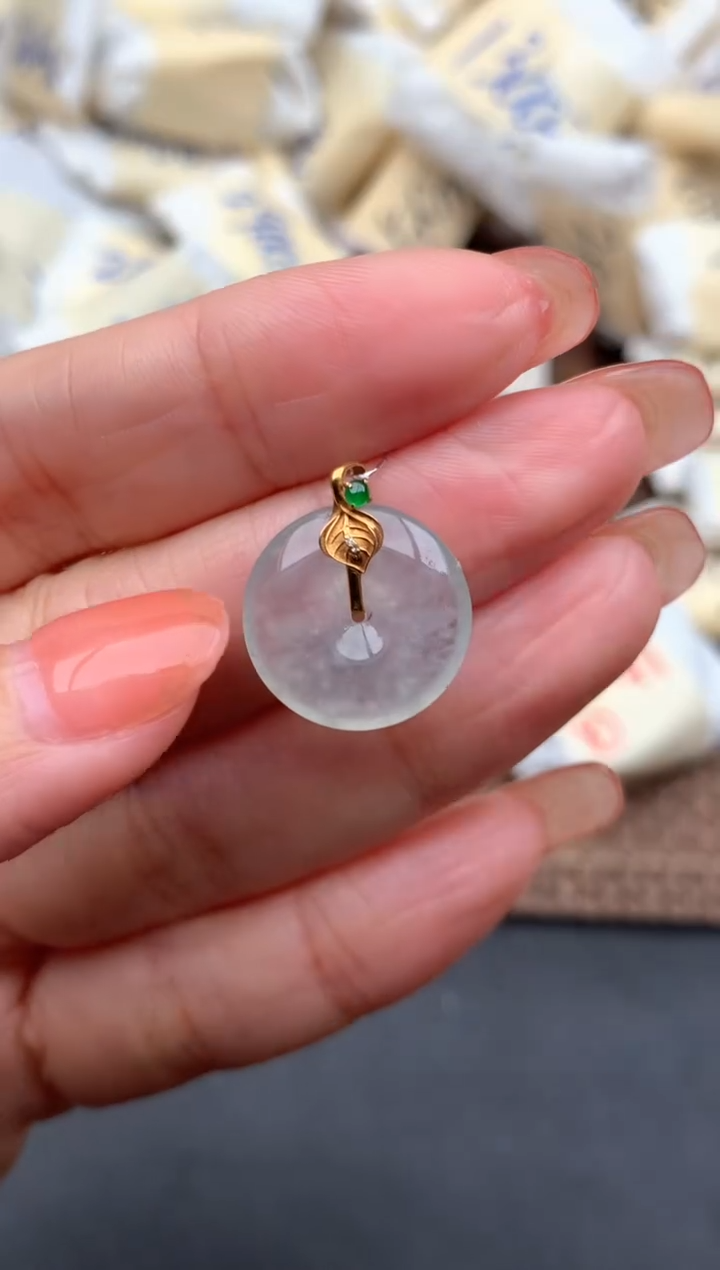 18K金镶嵌挂件翡翠1