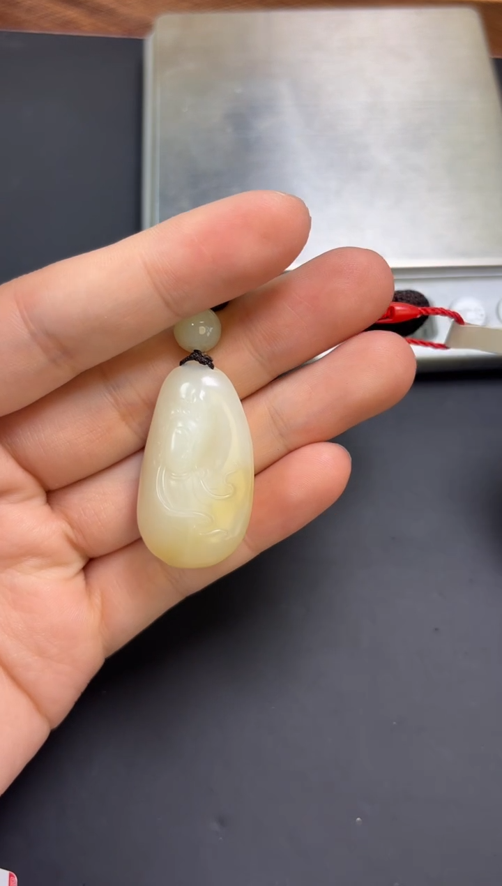 【闪购商品】和田玉吊坠(赠链)未镶嵌且末金山微色差吊坠