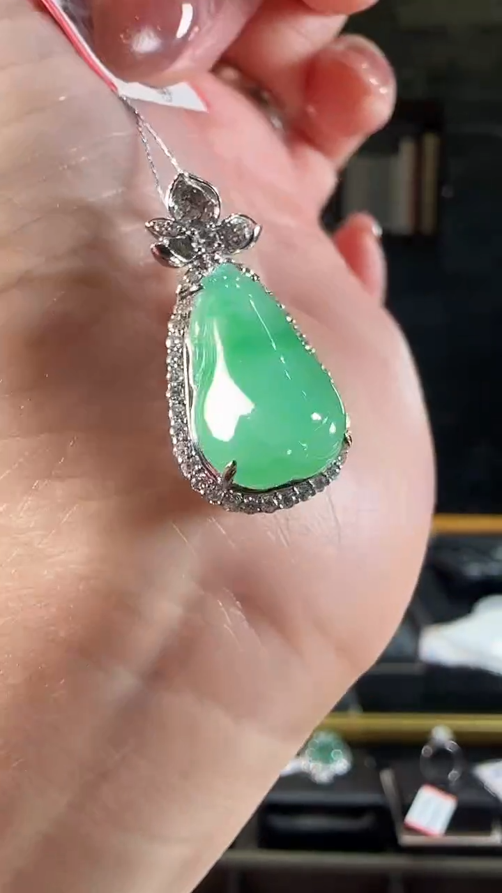 【闪购商品】翡翠吊坠(不含链)未镶嵌11号满绿福瓜吊坠多样性发货