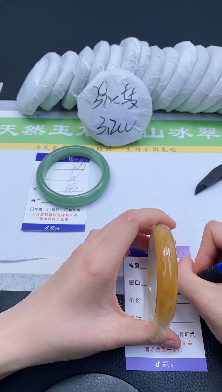 【闪购商品】石英质玉手镯未镶嵌A250-56+