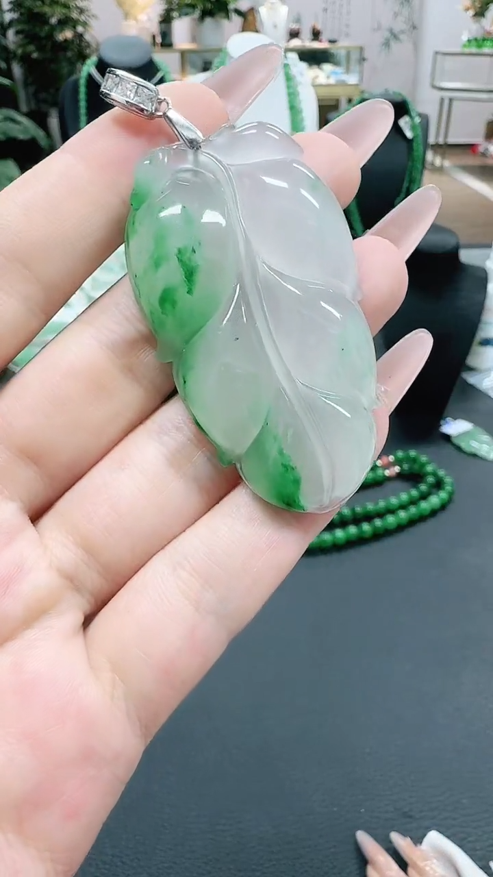 未镶嵌1石英质玉（非洲翠）/7052