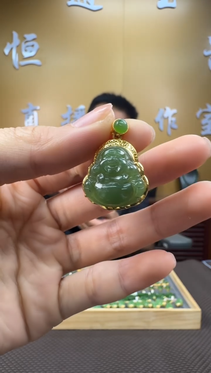 和田玉18K金镶嵌颈饰挂件