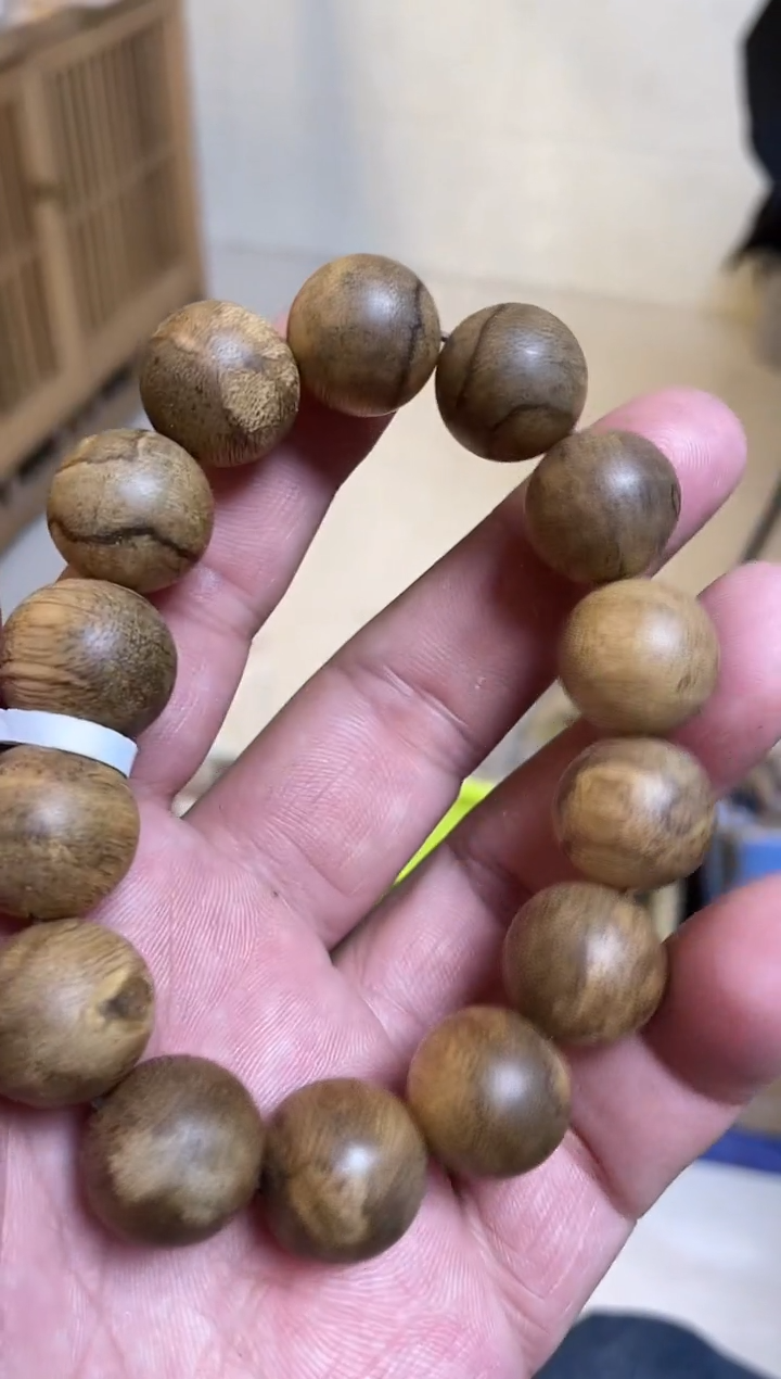 【闪购商品】沉香手串菩萨棋圆珠单圈虫漏1.7多样性发其一