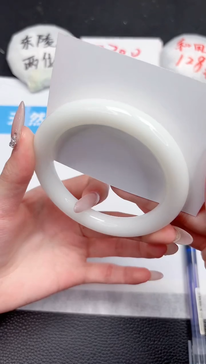 【闪购商品】石英质玉手镯未镶嵌87-58.8