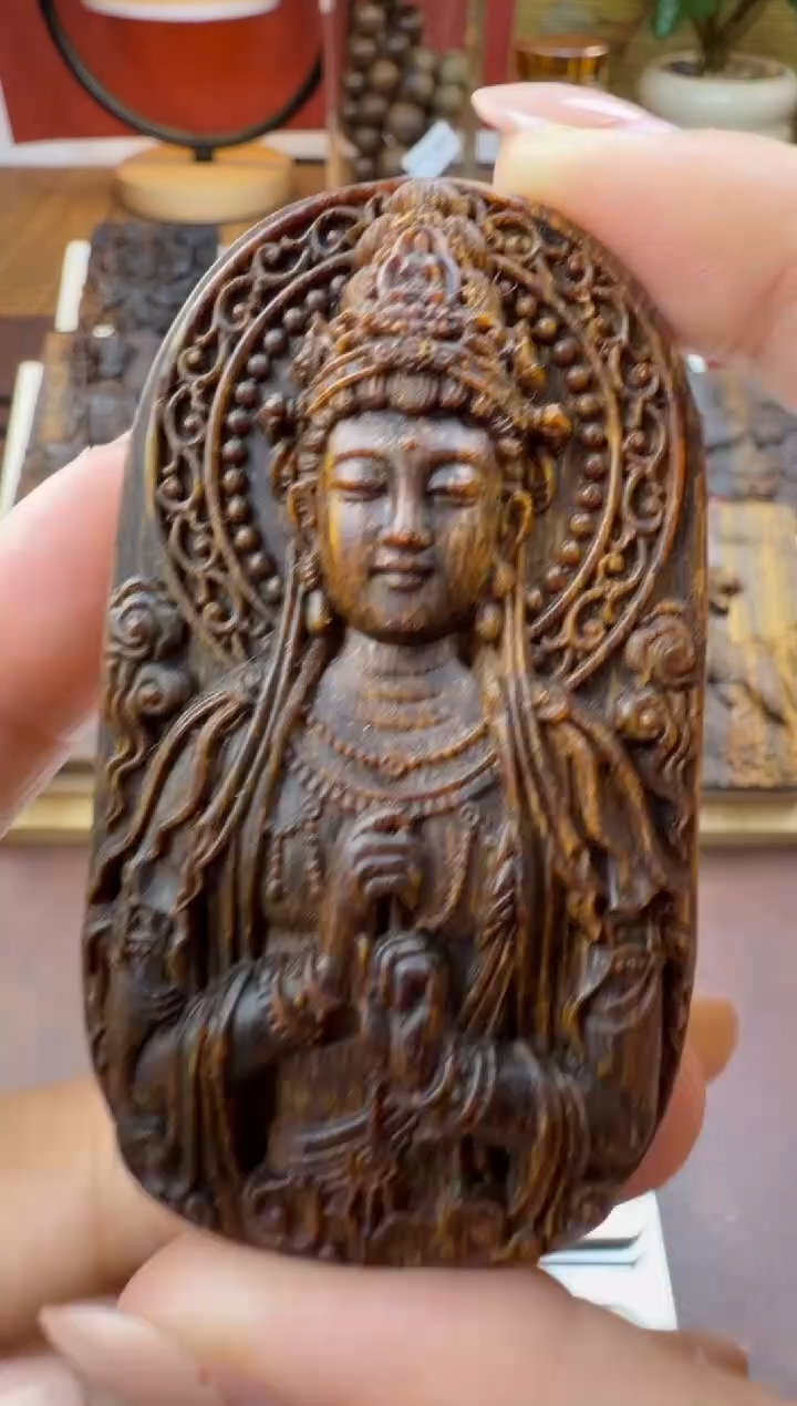 木木雕款芽庄  合十观音 7cm 送养香瓶