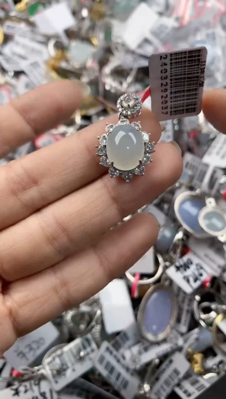 银S925镶嵌戒指翡翠777       7