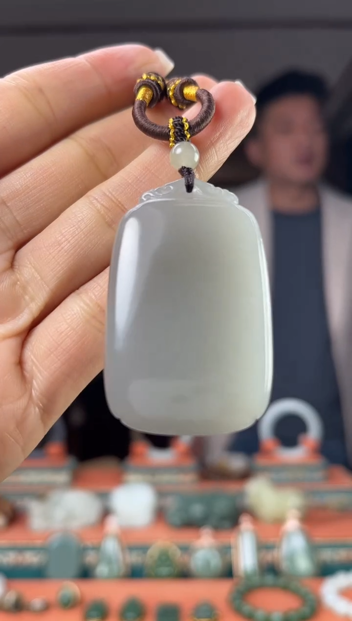 颈饰未镶嵌和田玉佩佩