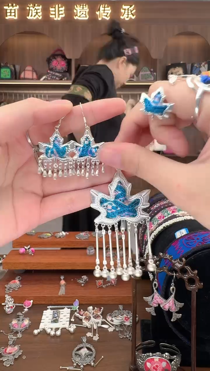 【闪购商品】织绣扶光苗绣传承151