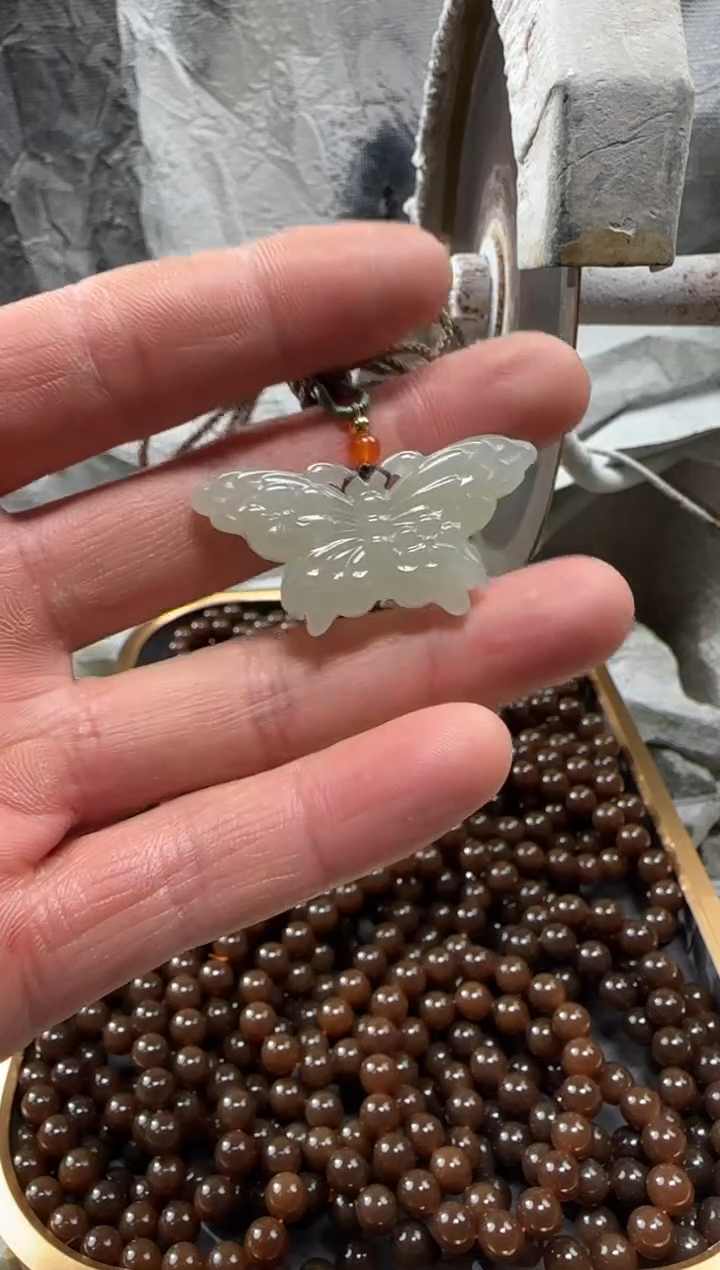 颈饰未镶嵌和田玉吊坠