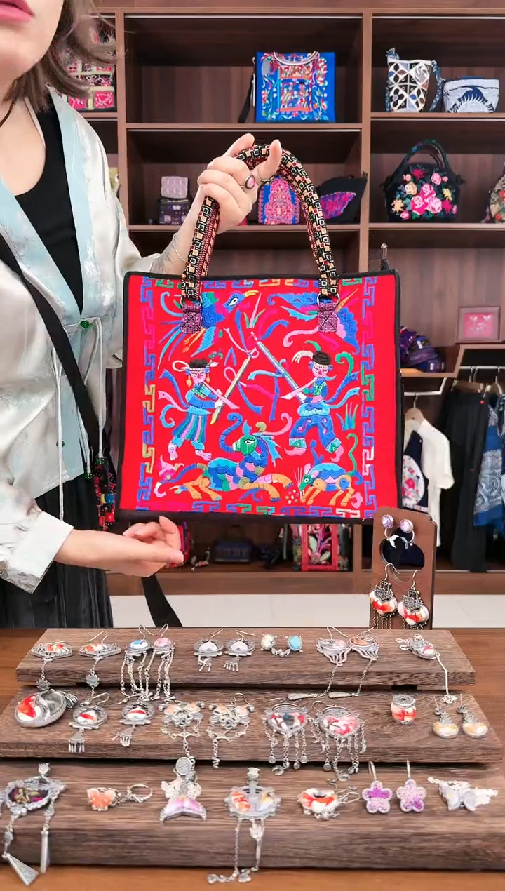 【闪购商品】织绣L3蚩梦苗族古绣