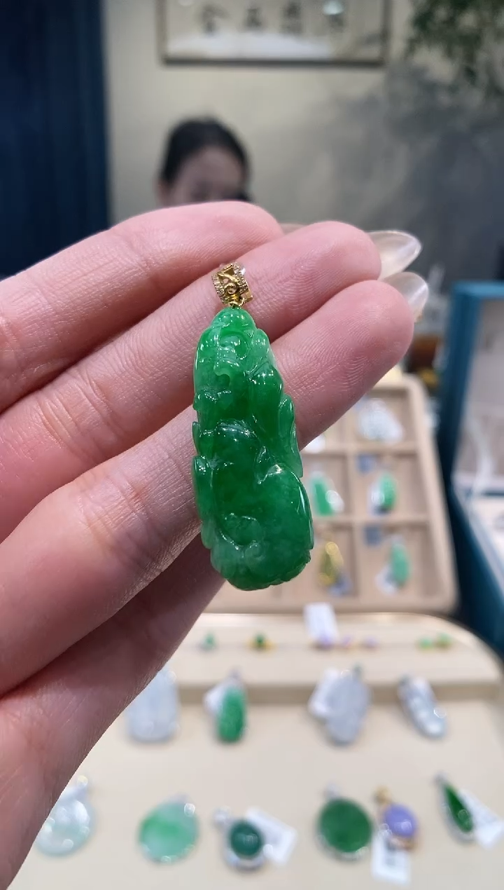 【闪购商品】翡翠吊坠(不含链)18K金镶嵌白菜