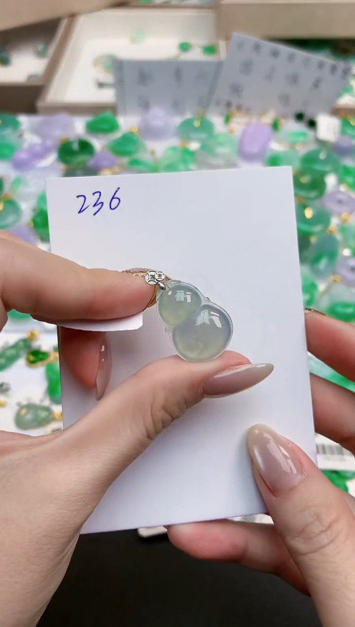 颈饰18K金镶嵌翡翠天然缅甸A货翡翠