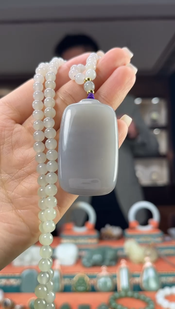 颈饰未镶嵌和田玉佩佩