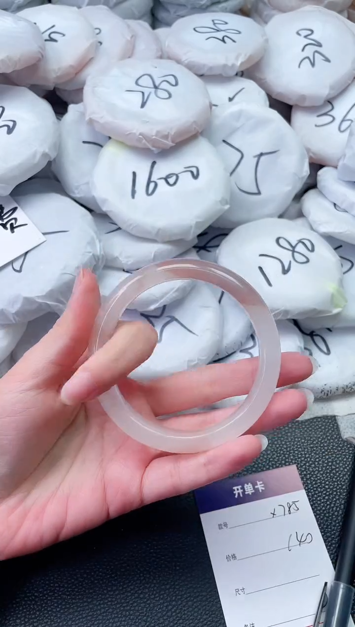 【闪购商品】石英质玉手镯未镶嵌X785