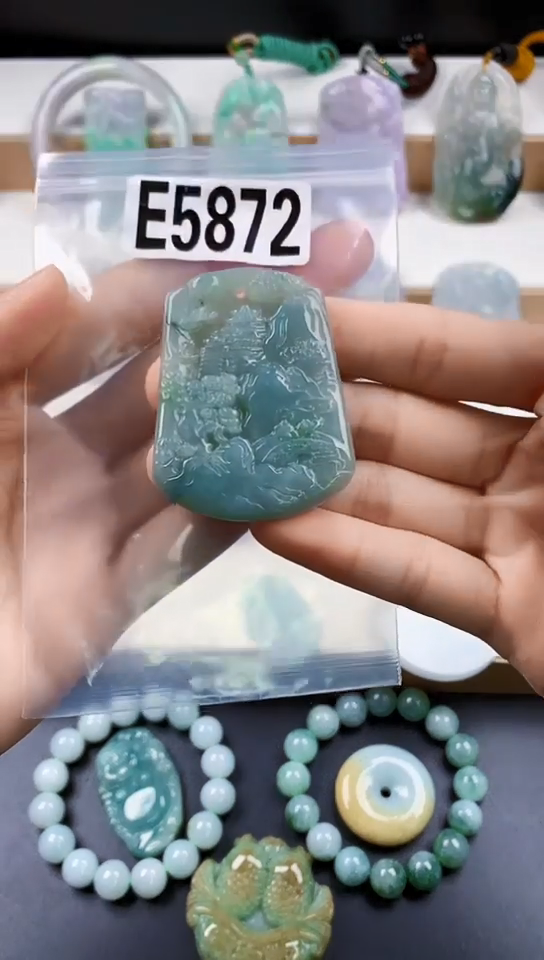 颈饰未镶嵌翡翠天然翡翠吊坠挂件