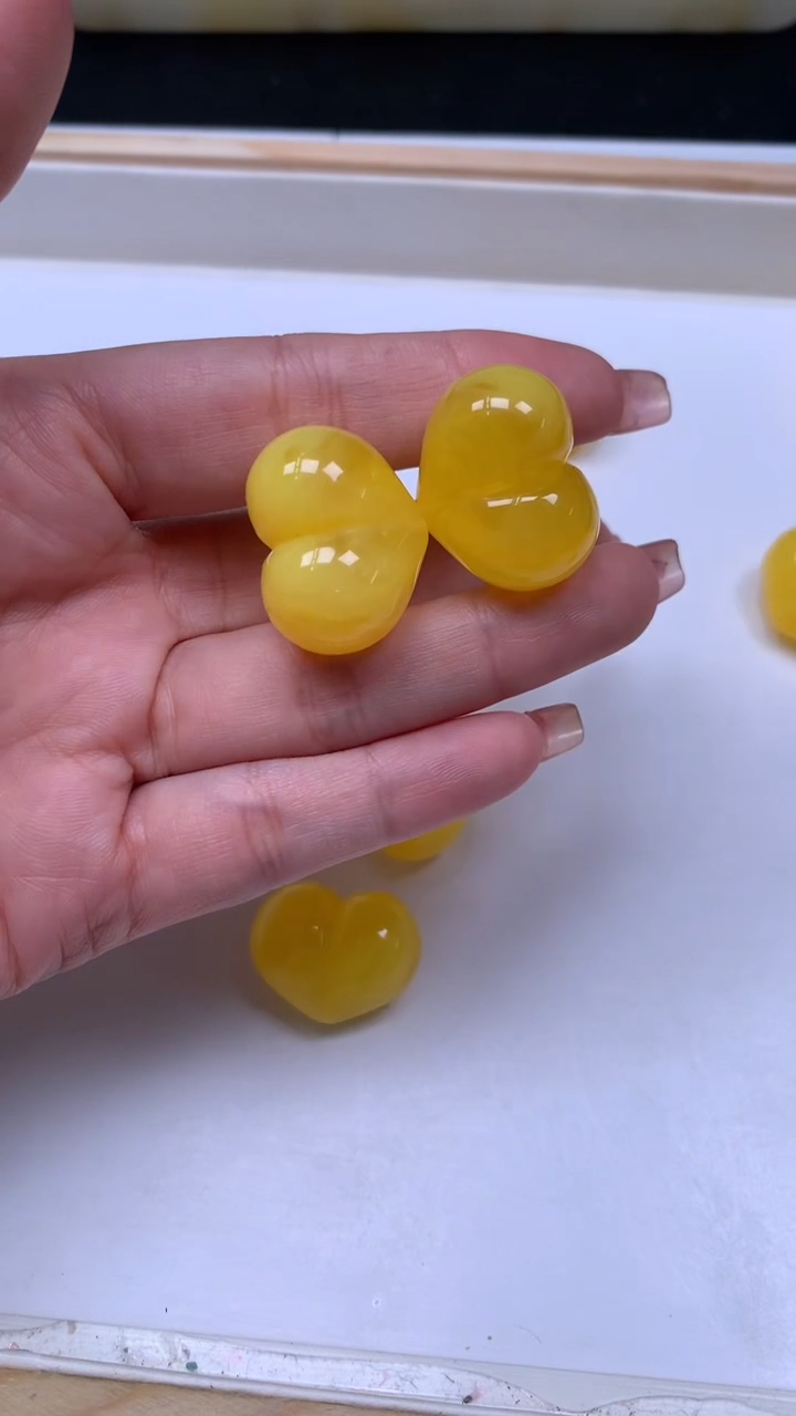 裸石蜜蜡未镶嵌E564 鸡油黄蜜 蜡 屁桃26*20*16mm1个8元