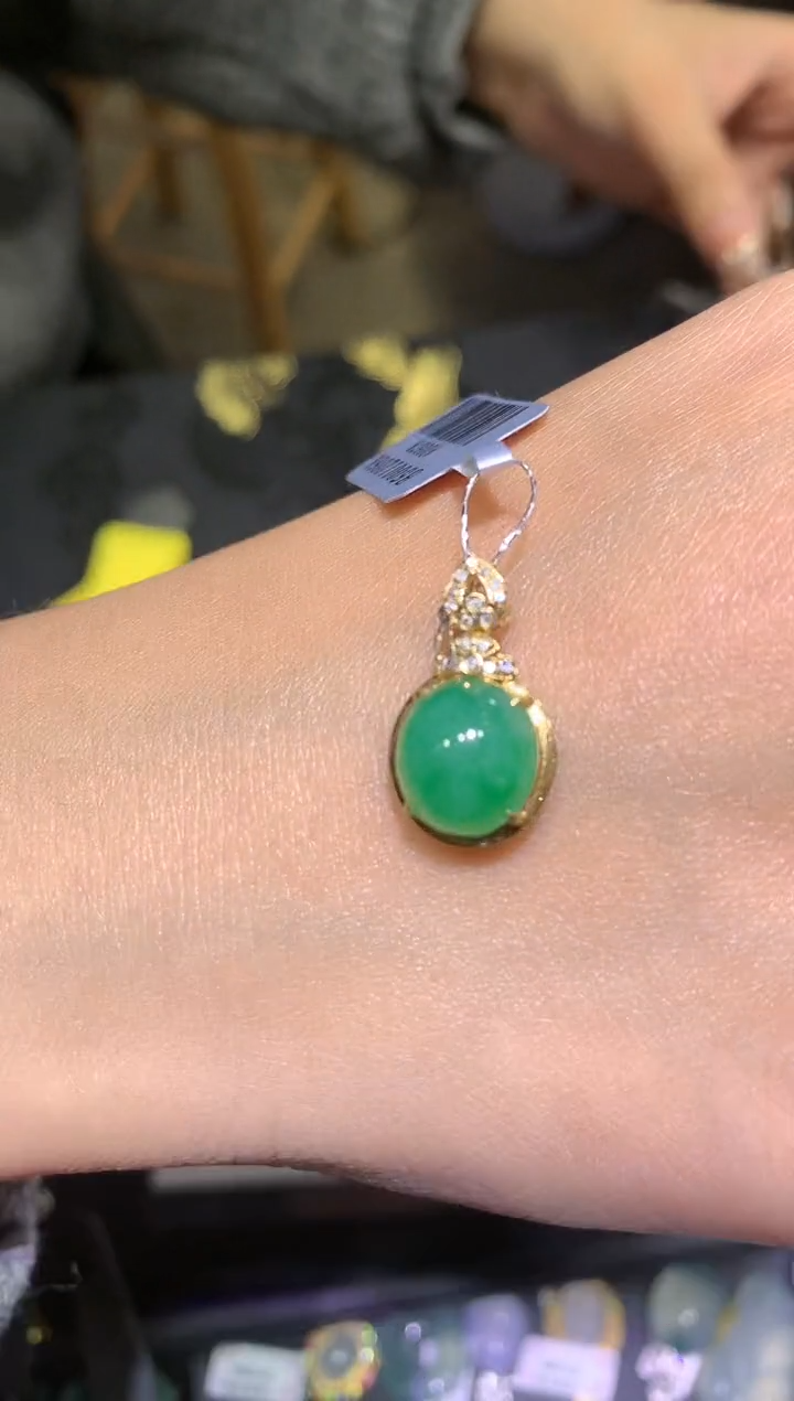 【闪购商品】翡翠吊坠(不含链)18K金镶嵌蛋面