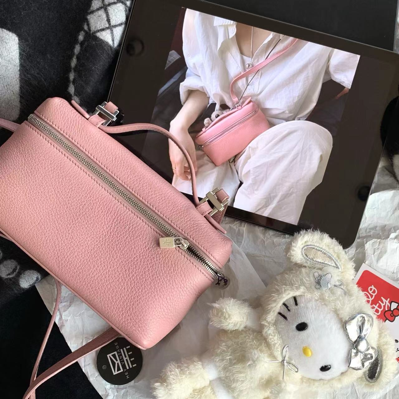 95新 Loro Piana/诺悠翩雅 粉色银扣lp饭盒包 19cm 18418449