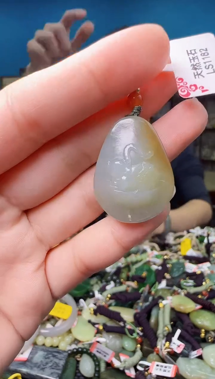 颈饰未镶嵌和田玉1